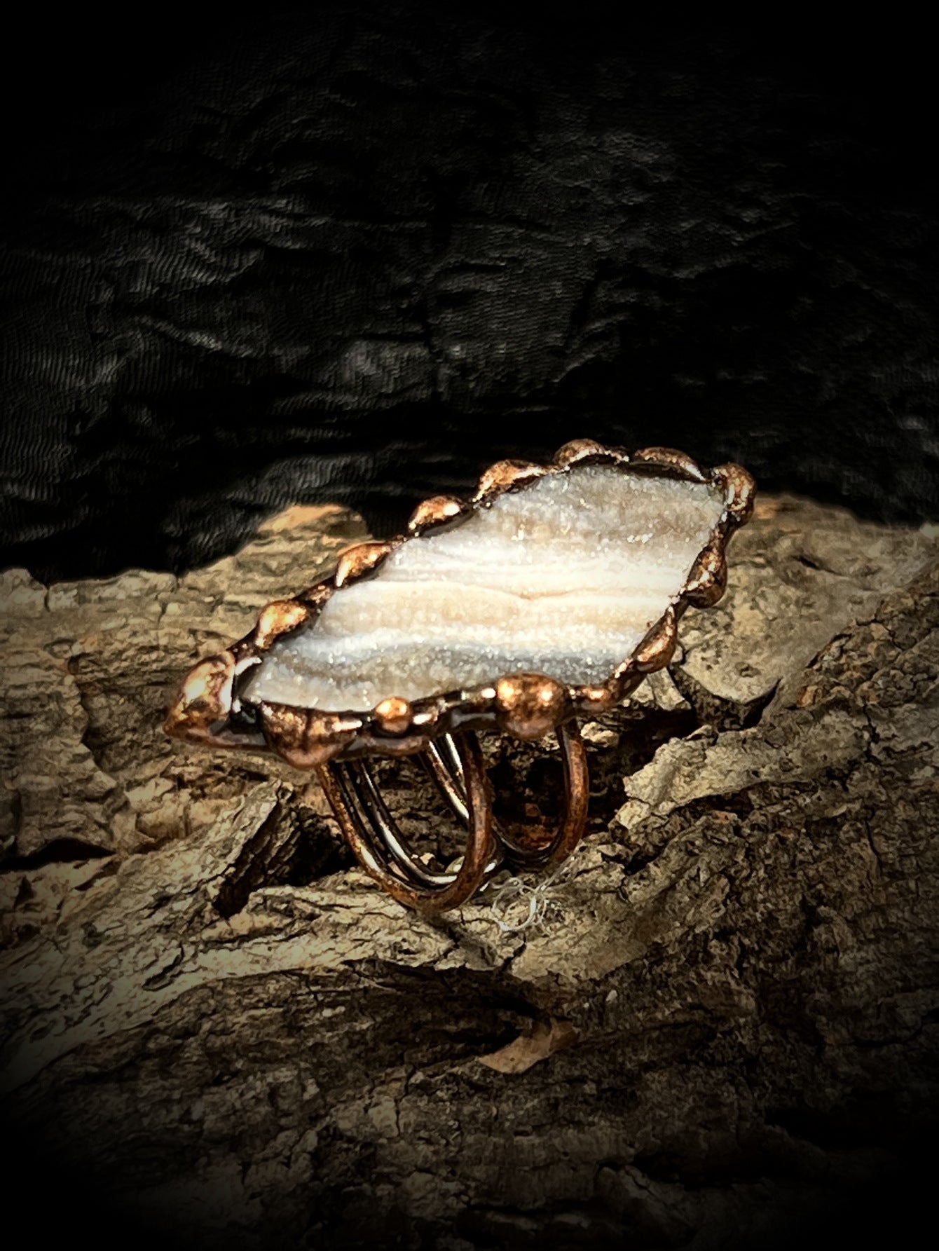 Natural sun agate crystal bud rough stone amorphous hand-hemmed bronze adjustable opening ring