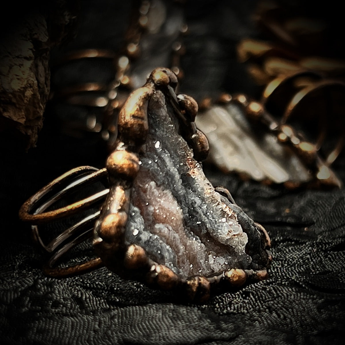 Natural sun agate crystal bud rough stone amorphous hand-hemmed bronze adjustable opening ring