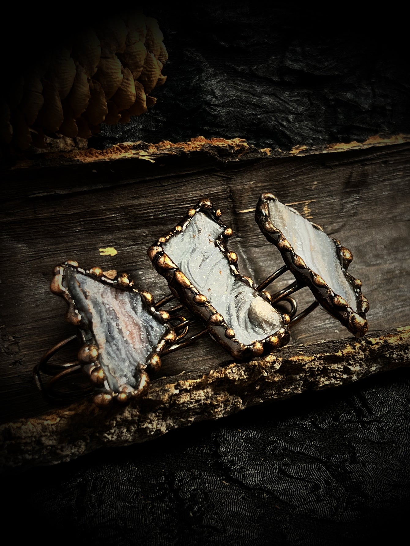 Natural sun agate crystal bud rough stone amorphous hand-hemmed bronze adjustable opening ring