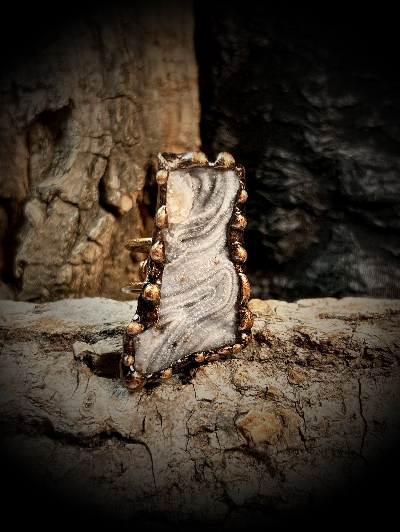Natural sun agate crystal bud rough stone amorphous hand-hemmed bronze adjustable opening ring